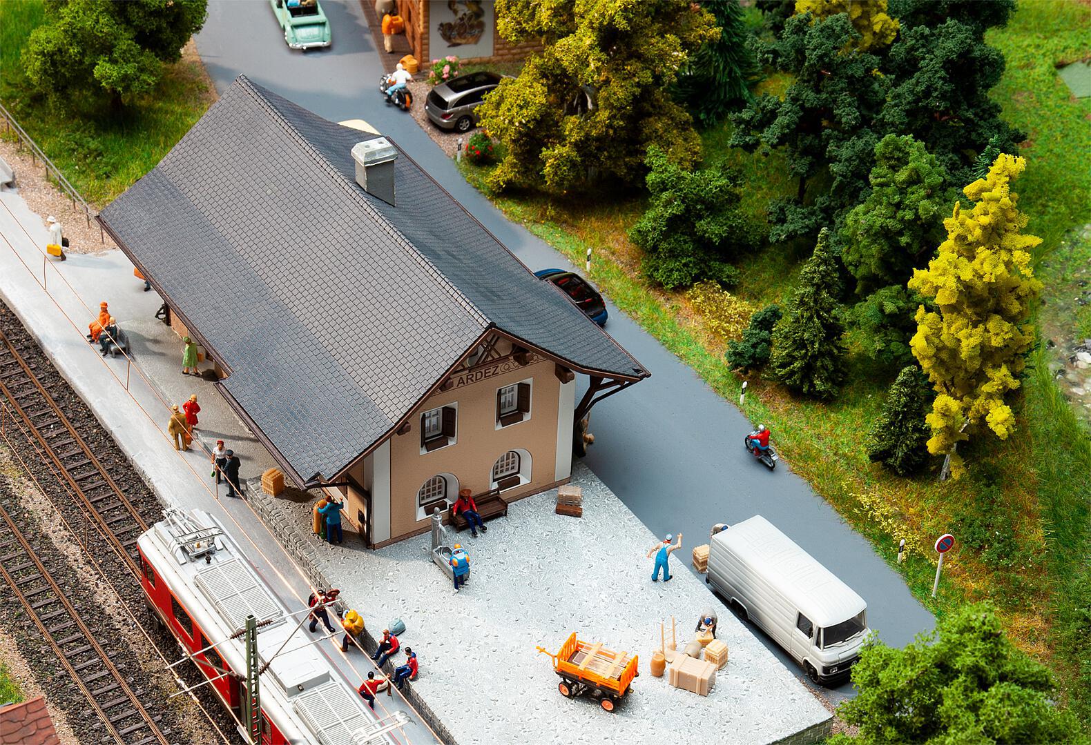 Stazione Ardez in scala H0 FALLER 110144