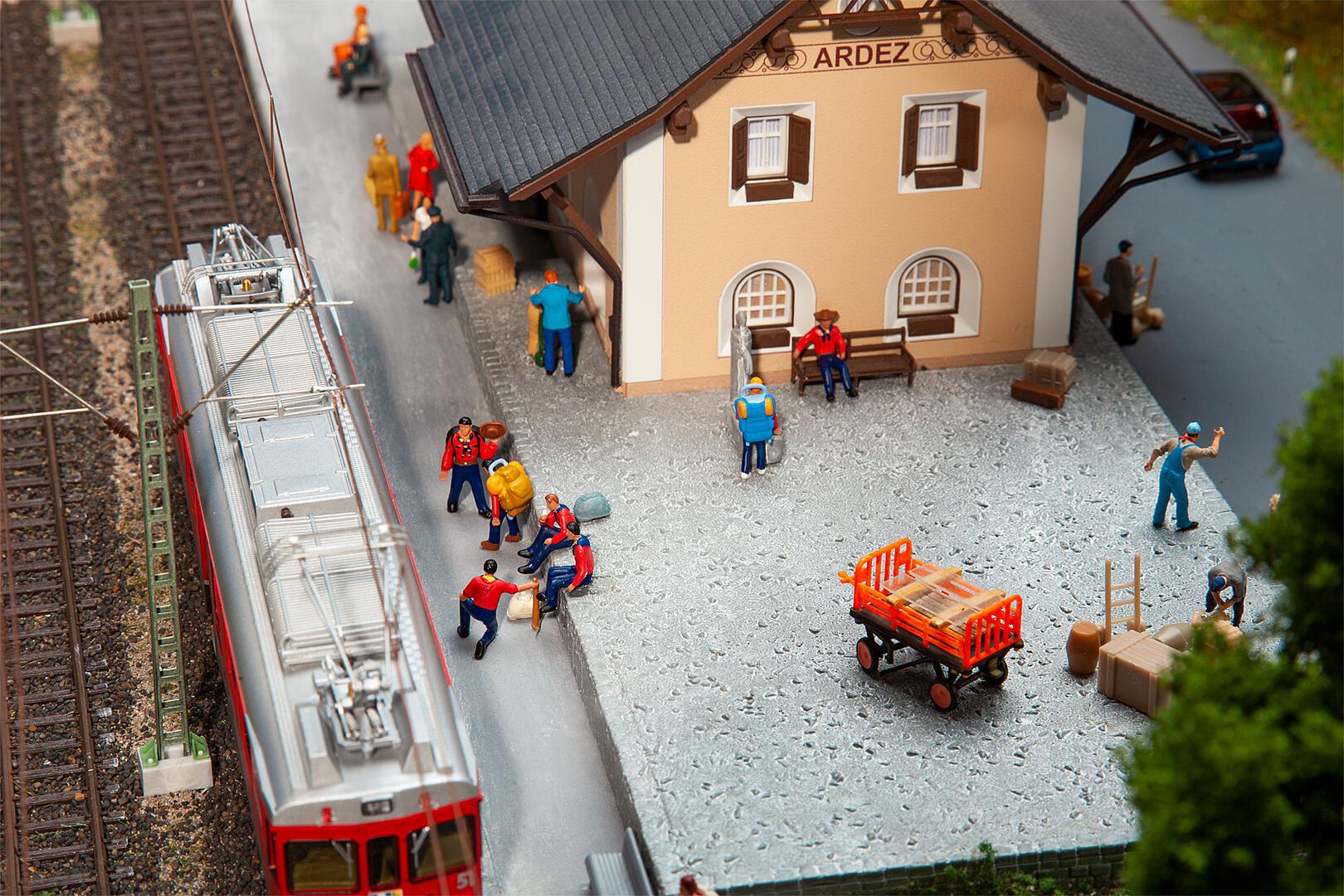 Stazione Ardez in scala H0 FALLER 110144